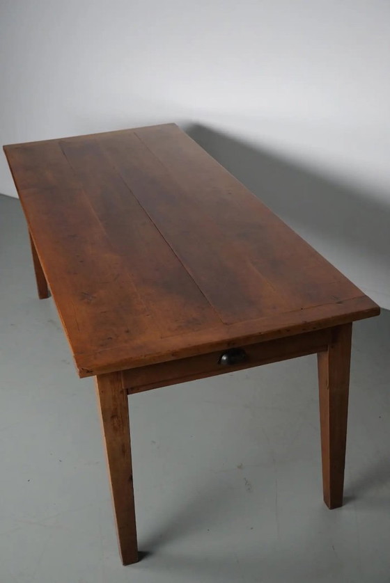 Image 1 of Antiker französischer rustikaler Bauernhaus-Esstisch aus Kirschholz aus dem frühen 20. Jahrhundert