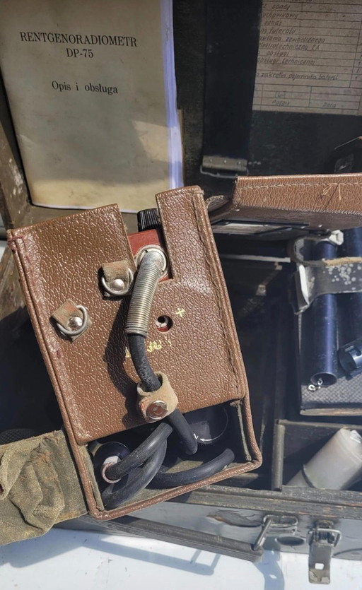 Vintage Geigerzähler DP-75, polnischer Militärstrahlungsdetektor, Original aus der Zeit des Kalten Krieges