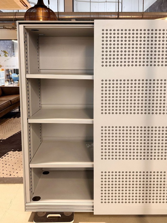 Image 1 of Armadio con anta scorrevole acustica Lensvelt Stealth utilizzabile anche come divisorio per ambienti