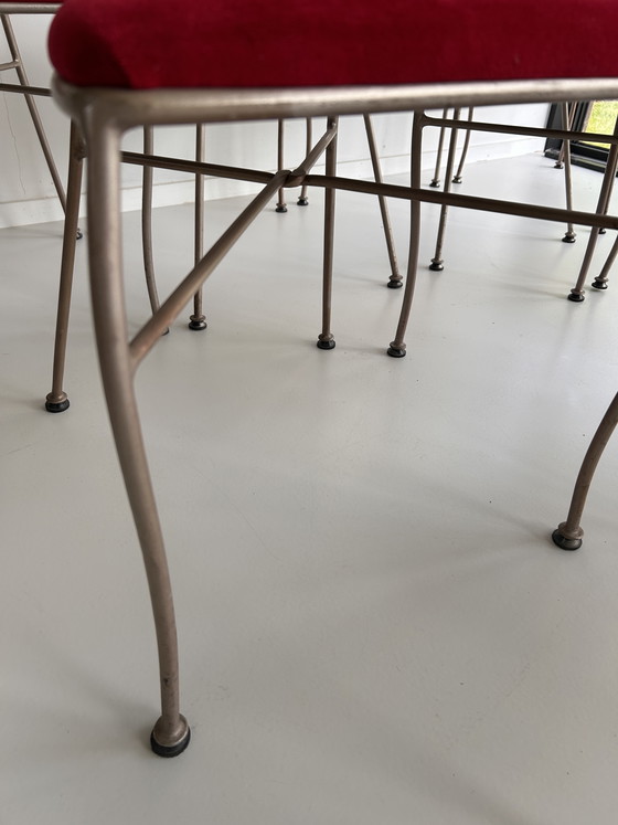 Image 1 of Sedie di design di Andy Thornton – velluto rosso e bronzo ramato (set)