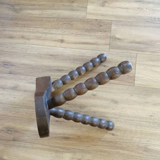 Vintage spool-leg stool – Wood (photo 12 of 13)