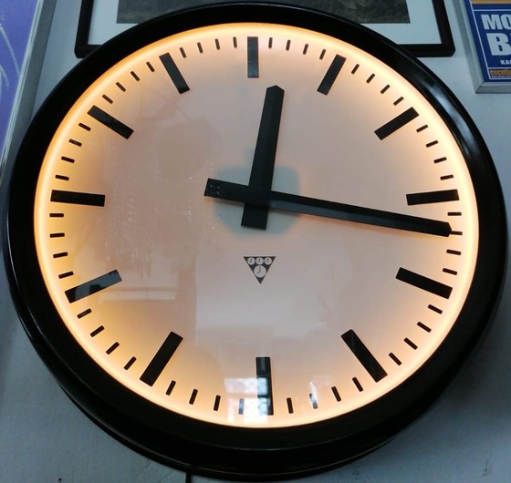 Image 1 of Pragotron electrick clock