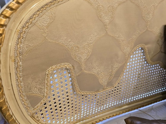 Image 1 of Salonsuite in verguld hout in Lodewijk XVI-stijl: bank, 4 fauteuils en 3 onyxtafels