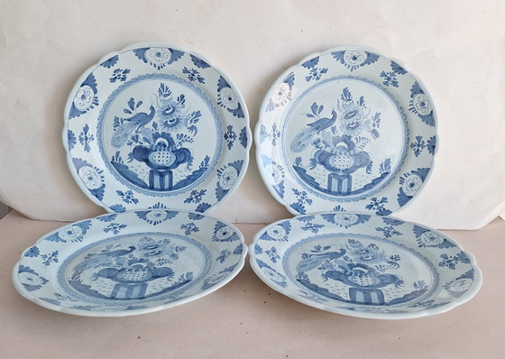 Image 1 of Firma Oud Delft Nijmegen 4 antike, zinnglasierte, handbemalte Pfauenteller aus Delfter Blau.