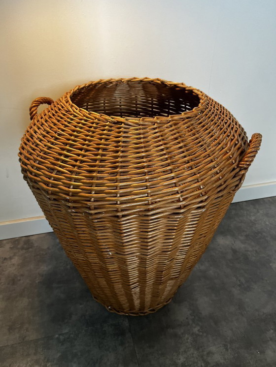Image 1 of Grote vintage rieten mand met handvatten