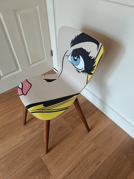 Image 1 of Chaise vintage des années 1960 recyclée, impression de bande dessinée rétro