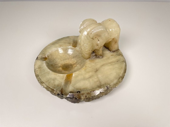 Image 1 of Posacenere Elefante in alabastro intagliato a mano Albasten Olifantenasbak