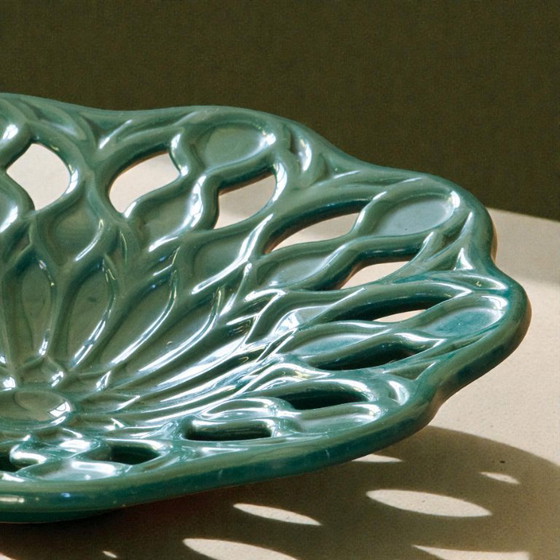 Image 1 of Grande coupe vintage en faïence ajourée mandala 