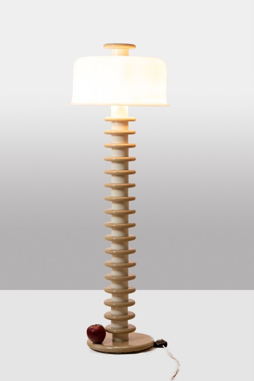 Ettore Sottsass. Floor lamp in white and beige lacquered wood. 1980s-90s