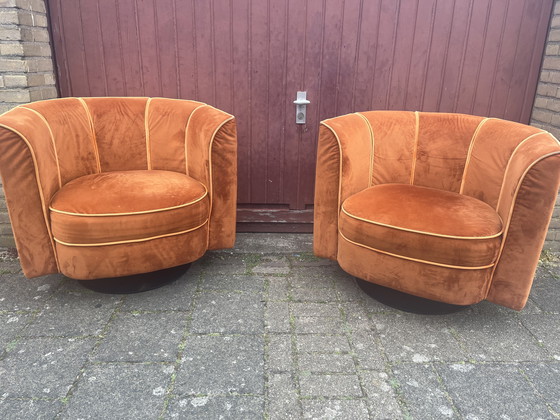 Image 1 of Stile retrò chic: splendido set di poltrone "a fiore" in velluto arancione di Dutchbone.