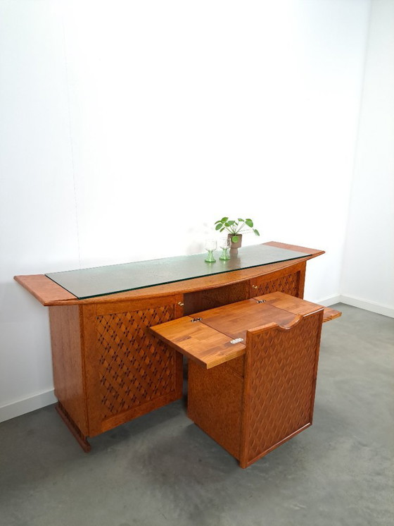 Image 1 of Bar dressoir met uitschuifbare bar en glazen blad