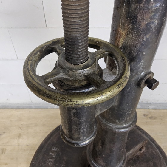 Image 1 of Machine à bouchonner les bouteilles Cirier Pavard Paris en fer forgé ancien / presse à bouchonner / presse à embouteiller