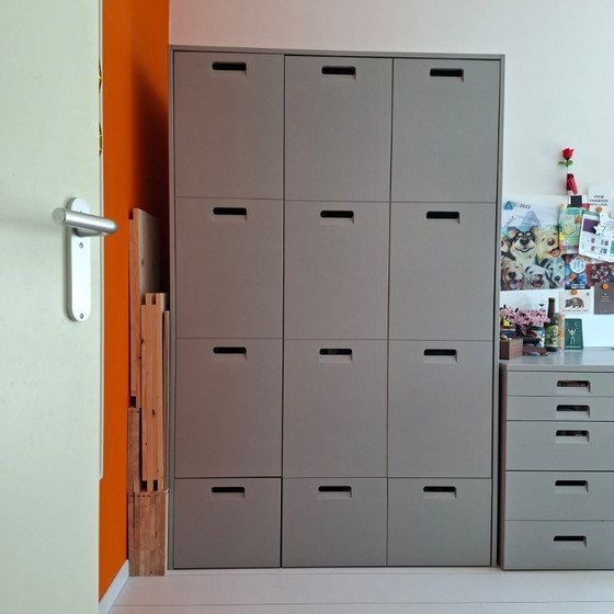 Image 1 of Complete en zeer nette VT Wonen Junior collectie slaapkamermeubels (kledingkast, bureau, kruk en lage kast)