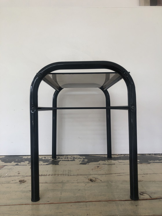 Image 1 of Table d'appoint à cadre tubulaire années 1980