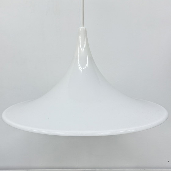 Image 1 of Lampada a sospensione vintage in lucite a forma di tromba, era spaziale anni '70