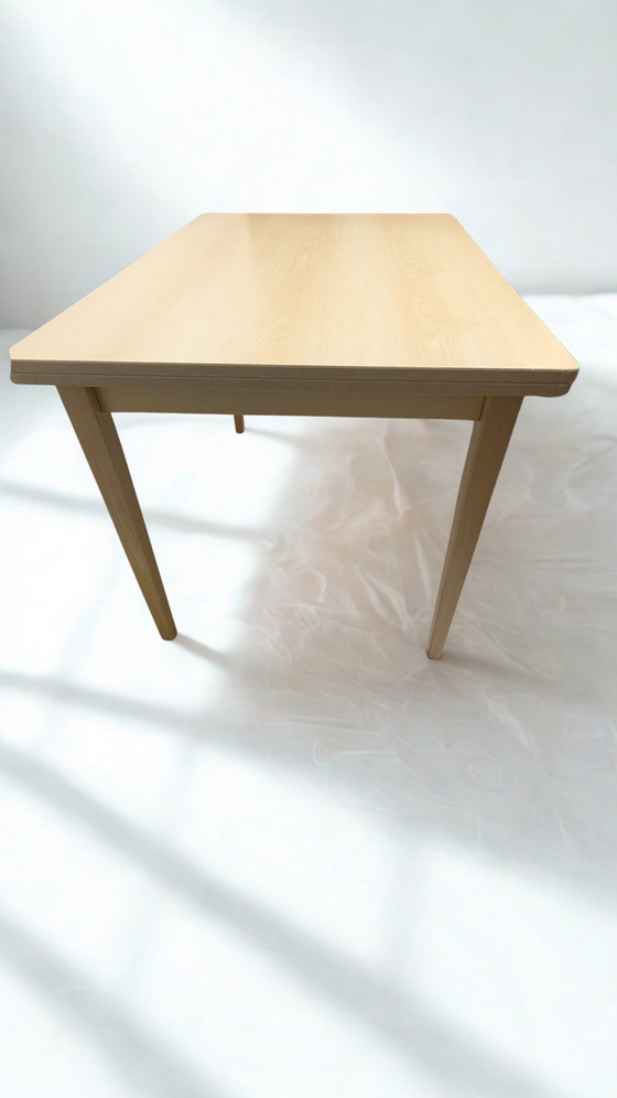 Image 1 of Table de salle à manger extensible | couleur bois clair