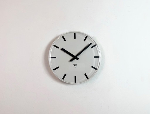 Reloj de pared de oficina vintage de Pragotron, años 80