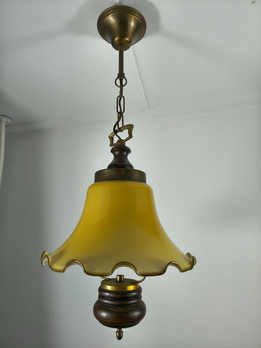 Lámpara colgante antigua de cristal opalino amarillo, 1920-1930