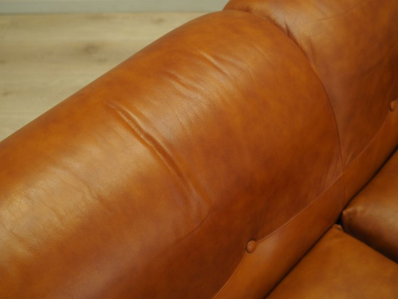 Image 1 of Canapé en cuir rouge, design italien, années 1970, production : Italie