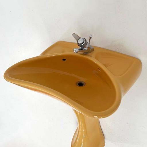 Lavabo sur pied couleur moutarde de Luigi Colani pour Villeroy & Boch, années 1960
