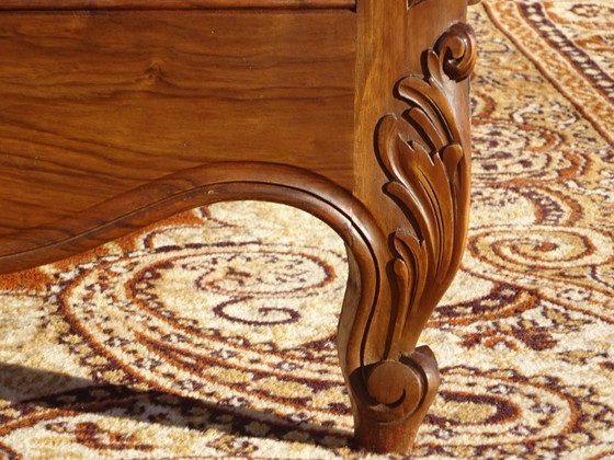 Image 1 of Armadio in noce massello in stile Luigi XV