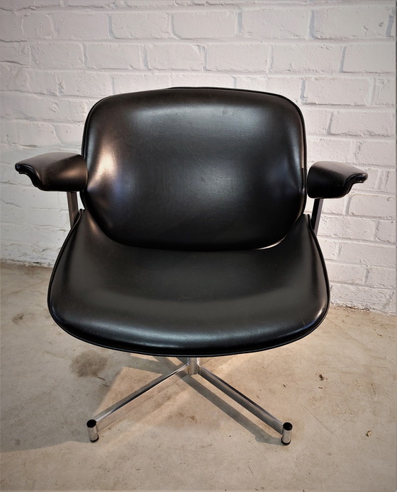 Image 1 of Artifort Exquis Lounge Chair by Geoffrey Hartcourt