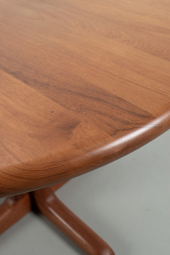 Image 1 of Table de salle à manger ronde danoise, en bois de teck.