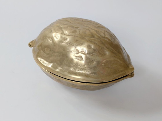 Image 1 of Cascanueces de nogal y latón de mediados de siglo | Decoración navideña de latón macizo