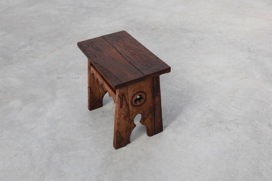 Image 1 of Neo Gotische massief eikenhouten rechthoekig gesneden kruk, Frankrijk ca. 1900