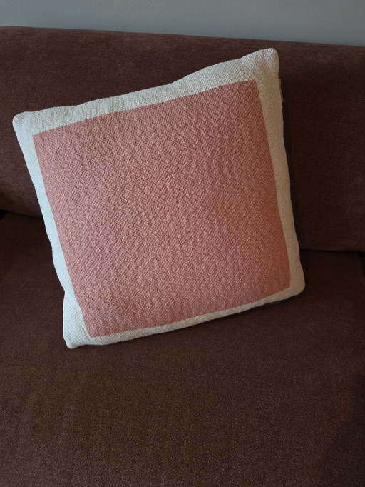 Kussen Solid knitted poster cushion pink van Malagoon