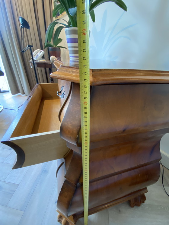 Image 1 of Antieke Notenhouten Buik Ladekast