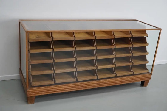 Image 1 of Antieke Britse haberdashery kast / winkeltoonbank in esdoorn en eikenhout, 1920/30s