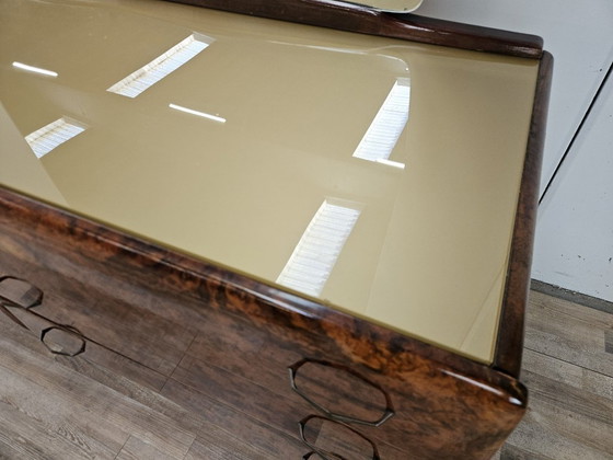 Tocador de madera de raíz con espejo, Cómodas, Vidrio, Marrón, Mid Century Modern (foto 7 de 15)