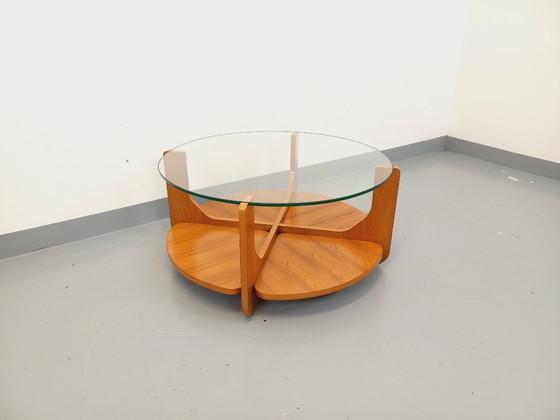 Image 1 of Vintage ronde salontafel met 2 bladen van Hugues Poignant, in teak en glas uit de jaren 60 en 70