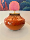 Ruimtevaart tafellamp gemaakt van een vintage vaas, hergebruikt voor een lamp in space age-stijl.
