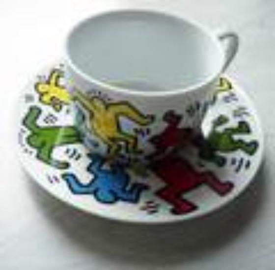 Image 1 of Keith Haring Geschirr: 2 flache Teller, 2 Kaffeetasse und Untertasse, 1 Espressotasse und Untertasse