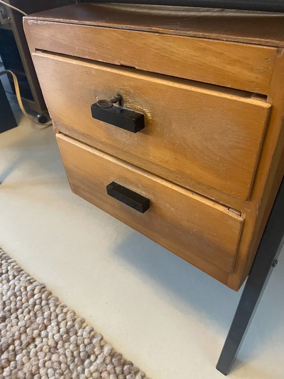 Image 1 of Escritorio de mediados de siglo