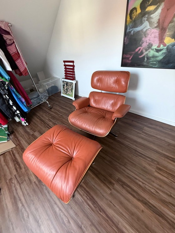 Poltrona Eames Lounge Chair & Ottoman Orig. del 1976, Legno di Palissandro, Prof. Restaurata – Herman Miller (photo 6 of 13)