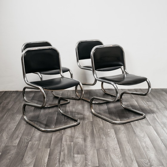 Image 1 of Ensemble de 4 chaises cantilever en acier chromé, design moderne vintage des années 1980
