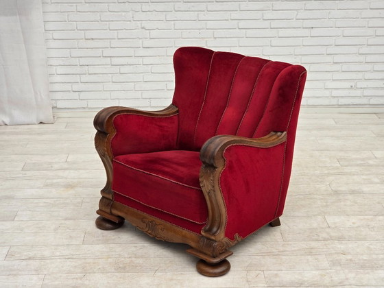 Image 1 of Deense relaxfauteuil uit de jaren 50, bekleed met velours en gesneden eikenhout.