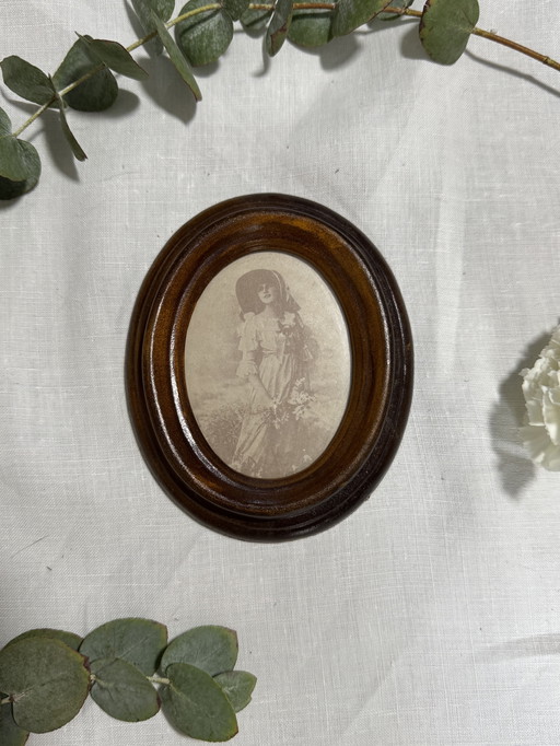 Vintage portretmedaillon van een vrouw