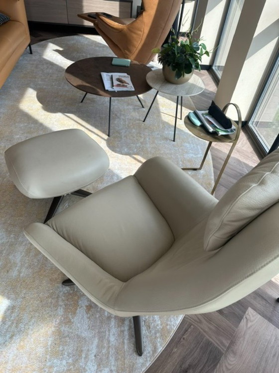 Image 1 of À vendre : Fauteuil Luxury Spot + ottoman assorti (très bon état)
