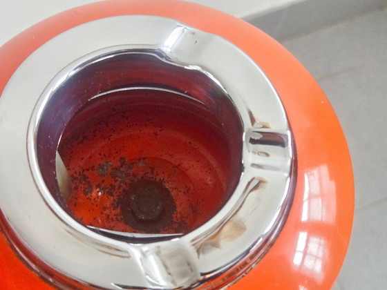 Image 1 of Cendrier Sur Pied Vintage 1970 En Metal Laque Orange & Chrome 70s Space Age