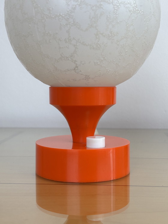 Image 1 of Lampe de table vintage Space Age, Aro Leuchte, orange/blanc avec sphère en verre, années 70, années 70, rétro, milieu du siècle,