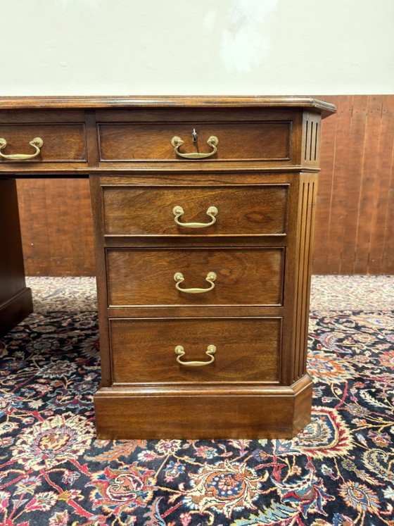 Scrivania inglese classica con sedia da ufficio – Scrivanie, Leather, Wood (photo 11 of 22)