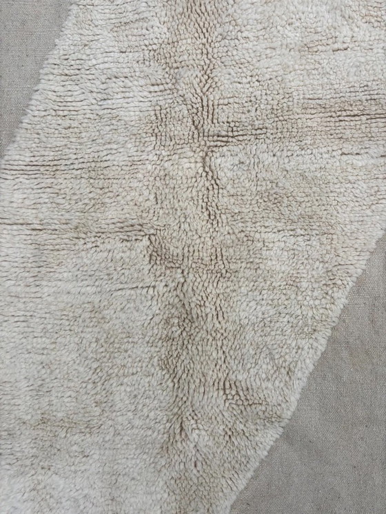 Image 1 of Modern Moroccan Beni Ouarain Wool Rug – 200x290 cm (6.5x9.5 ft) – Handmade Natural Cream Geometric Rug