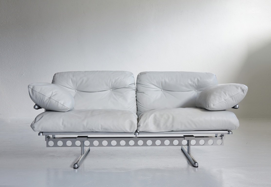 Divano “ouverture” in pelle a posti di Pierluigi Cerri per