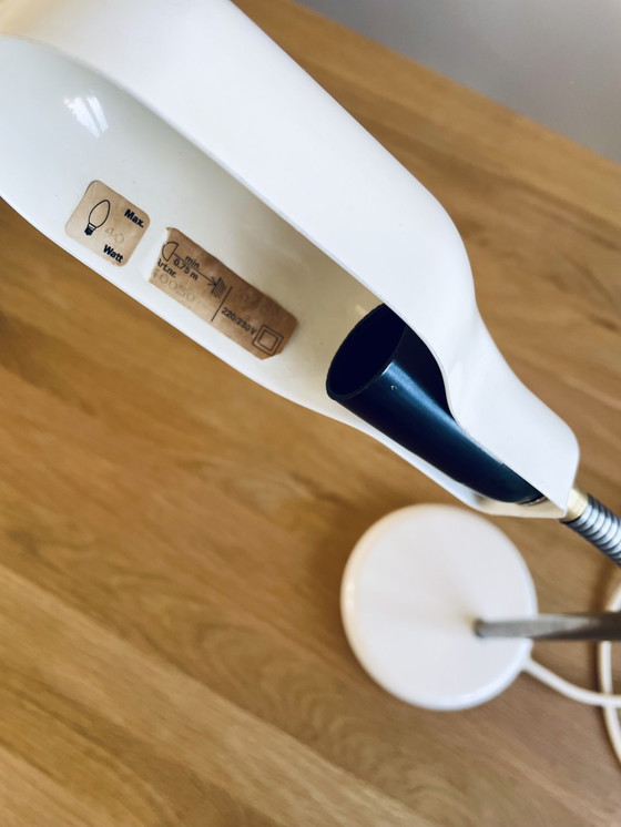 Image 1 of Lampe de bureau massive blanche vintage