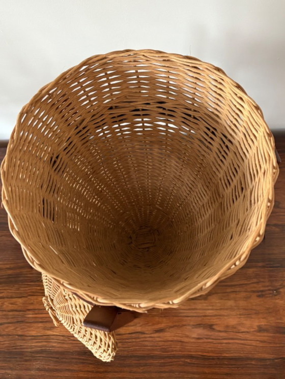 Image 1 of Seltener dänischer Dreibein-Rattankorb von J. Kjaersulf aus den 1960er Jahren