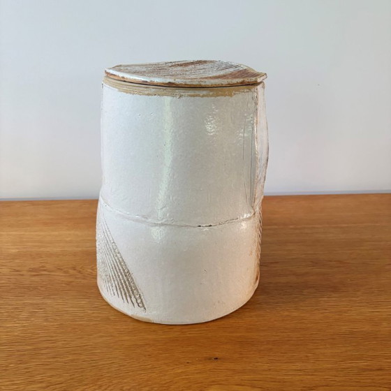 Image 1 of Jarrón o maceta grande y singular con tapa, obra de Petri Voet, década de 1990.